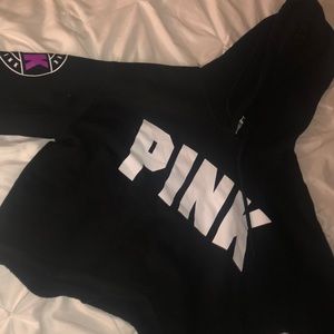 I’m selling a cropped hoddie